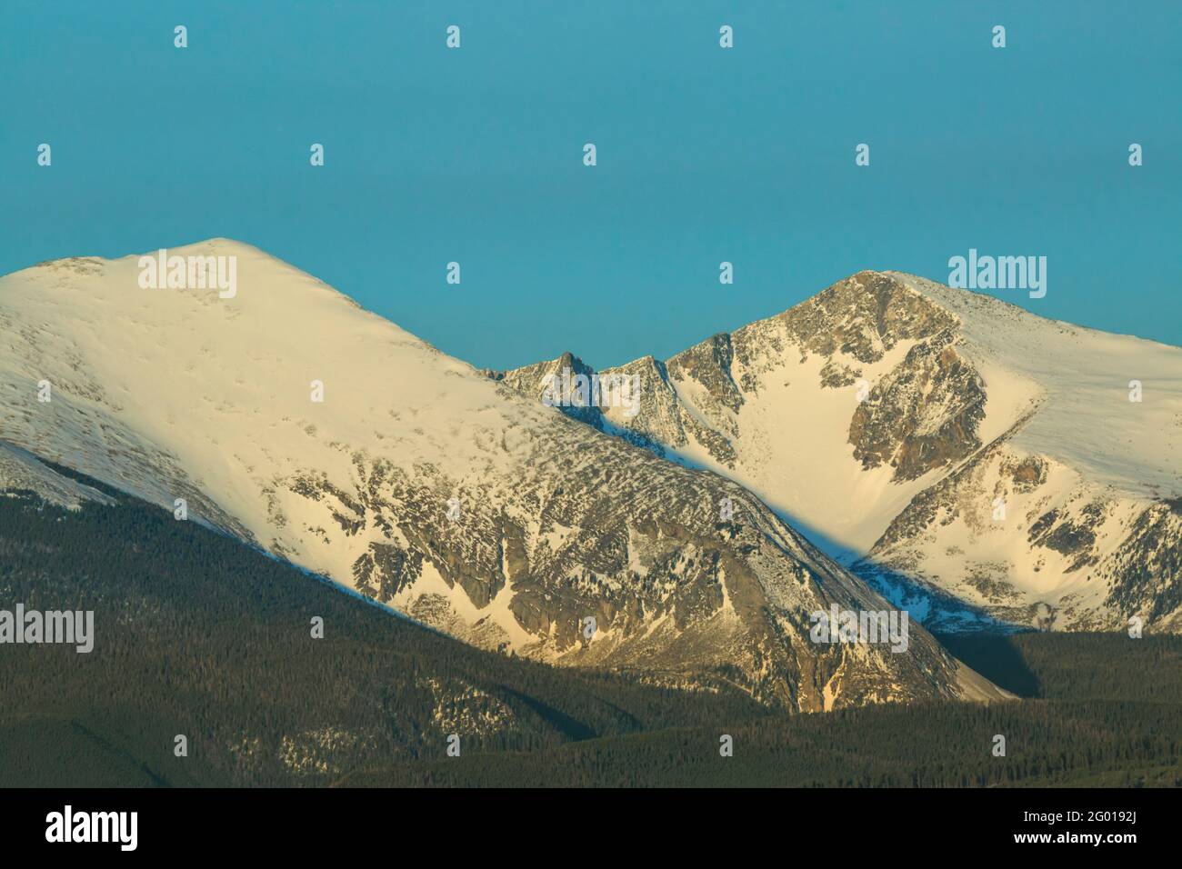 Deer Lodge Mountain und Mount powell in der Flint Creek Range in der Nähe von Deer Lodge, montana Stockfoto