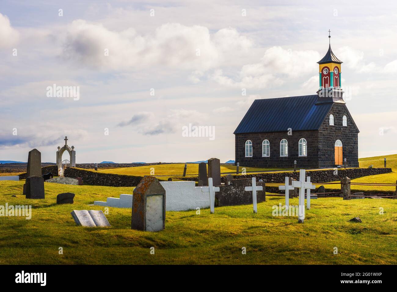 Hvalsneskirkja Kirche mit einem Friedhof in Island Stockfoto