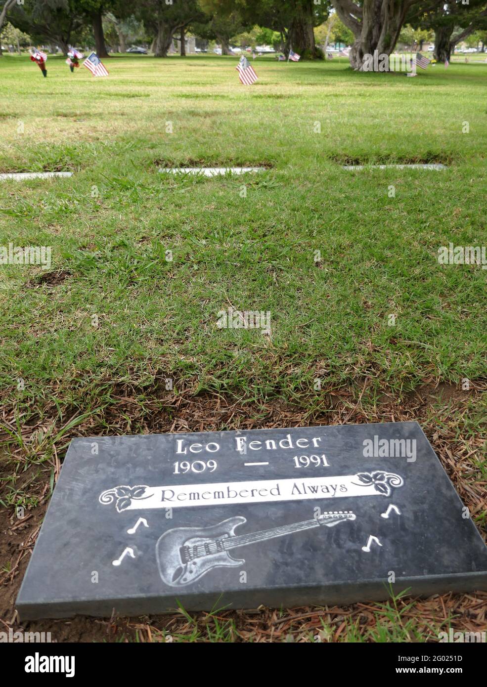 Santa Ana, Kalifornien, USA 29. Mai 2021 EIN allgemeiner Blick auf die Atmosphäre des Grabes von Erfinder Leo Fender im Fairhaven Memorial Park in Santa Ana, Kalifornien, USA. Foto von Barry King/Alamy Stockfoto Stockfoto