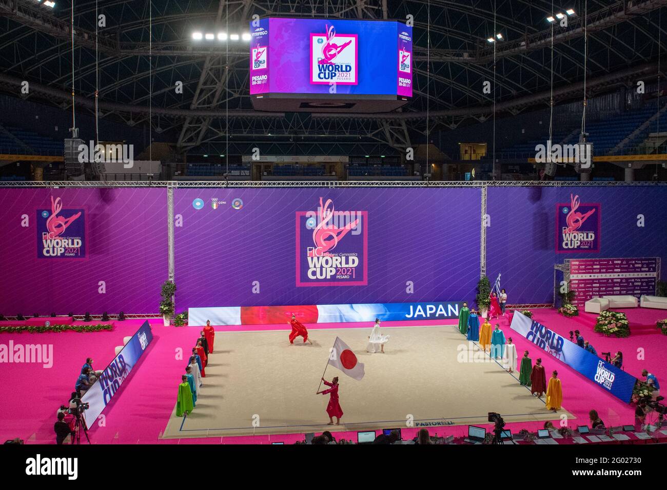 Pesaro, Italien. Mai 2021. Japanische Flagge bei der Eröffnungszeremonie während der FIG Rhythmic Gymnastics World Cup 2021 in der Vitrifrigo Arena in Pesaro, Italien, 29. Mai 2021. Kredit: Enrico Calderoni/AFLO SPORT/Alamy Live Nachrichten Stockfoto