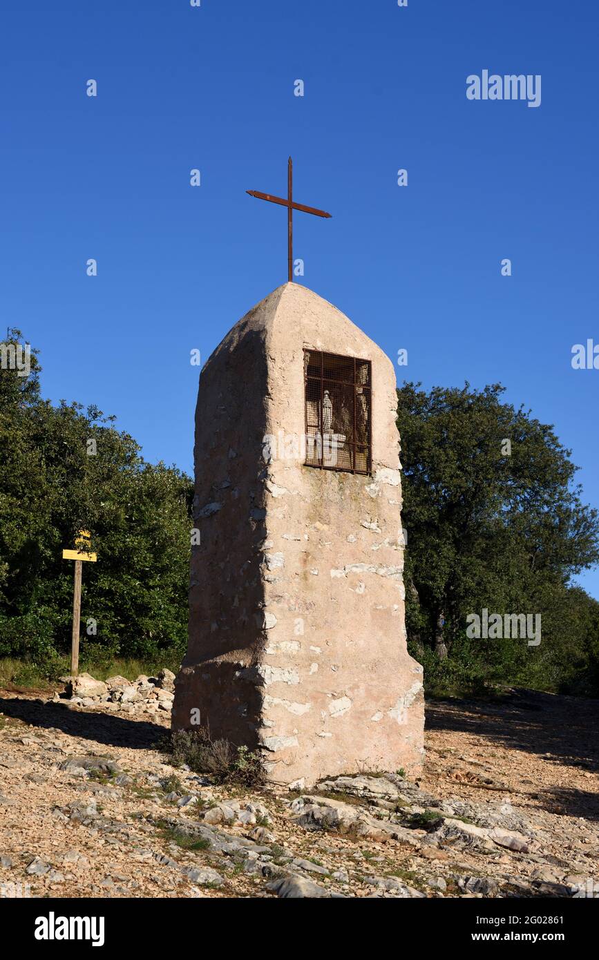 Kleine Kapelle oder Oratorium, Oratoire de Malivert, auf dem Fußweg zum Pic des Mouches, Montagne Sainte Victoire, Puyloubier Provence Frankreich Stockfoto
