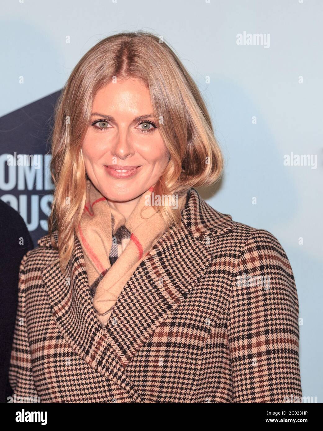 Donna Air, englische Schauspielerin, Moderatorin und Persönlichkeit, besucht Skate im Somerset House, London, Großbritannien Stockfoto