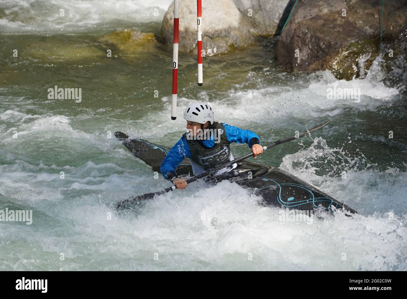 Teilnehmer des ICF und ECA Kanu-Slalom-Pokals 2021 am 29. Mai 2021 in Meran, Italien. Stockfoto