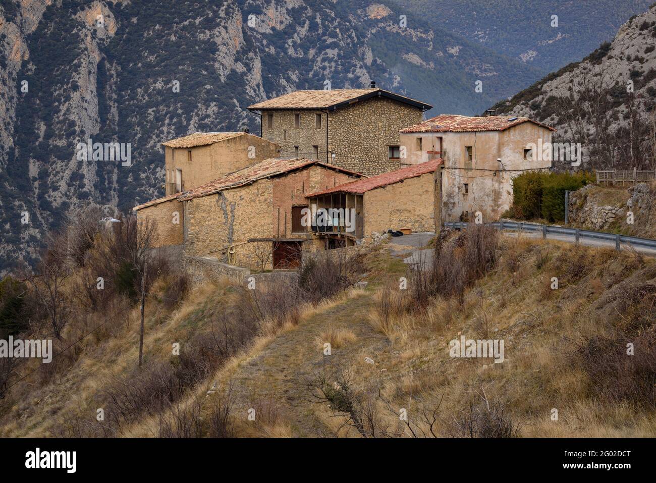 Voloriu Dorf, mit dem Prada Gebirge im Hintergrund, im Organyà Tal (Alt Urgell, Katalonien, Spanien, Pyrenäen) Stockfoto