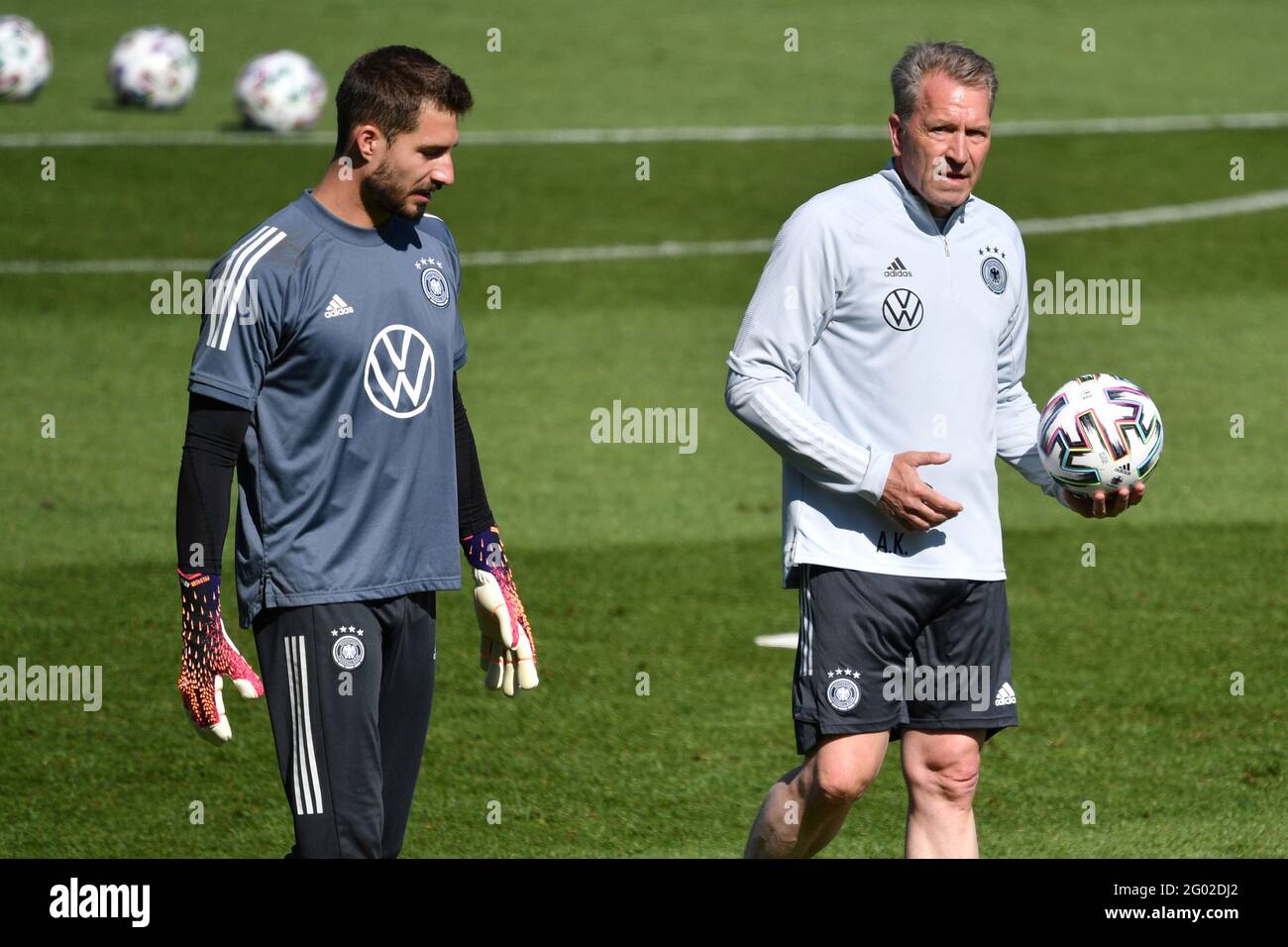 Andreas KOEPKE, KOPKE, Goalwartcoach (GER) mit dem Torwart Kevin TRAPP (Goalwart GER). Schulungen. Deutsche Fußballnationalmannschaft, Trainingslager in Seefeld/Tirol am 30. Mai 2021. Stockfoto