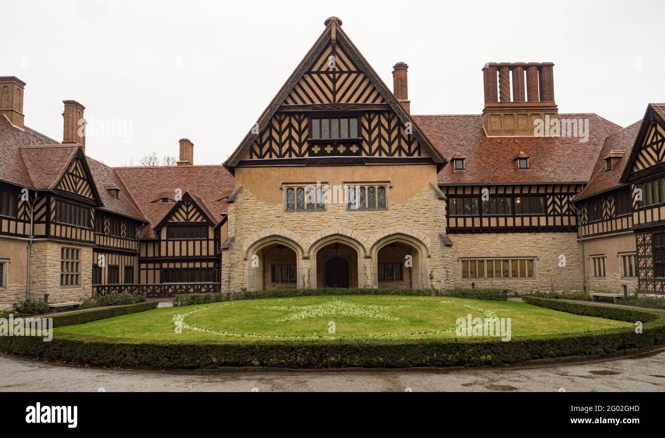 Potsdam, Brandenburg, Deutschland - Mär 2019: Schloss Cecilienhof - Schloss Cecilienhof - historischer Ort der Potsdamer Konferenz von 1945- im Schloss Stockfoto