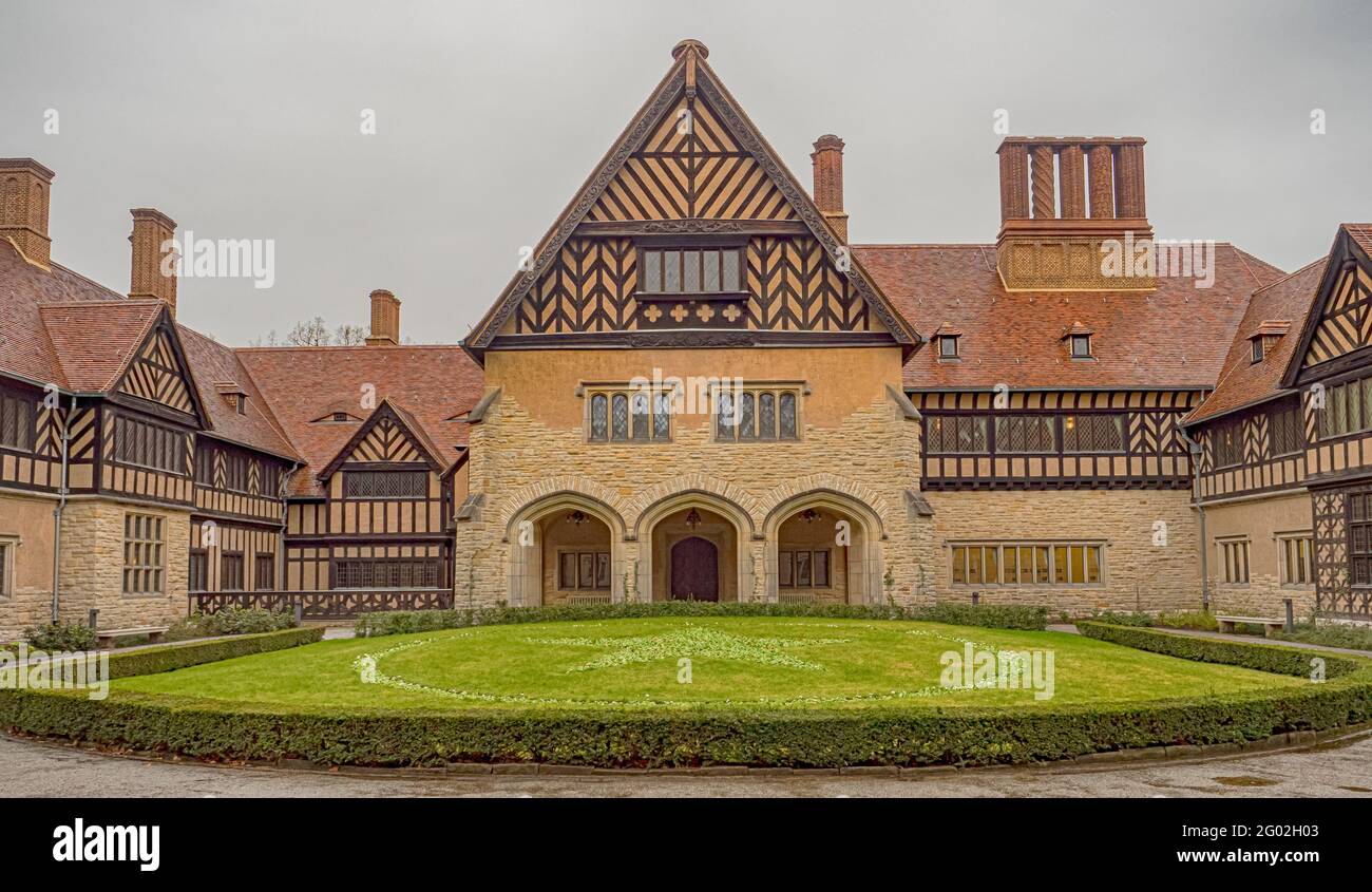 Potsdam, Brandenburg, Deutschland - Mär 2019: Schloss Cecilienhof - Schloss Cecilienhof - historischer Ort der Potsdamer Konferenz von 1945- im Schloss Stockfoto