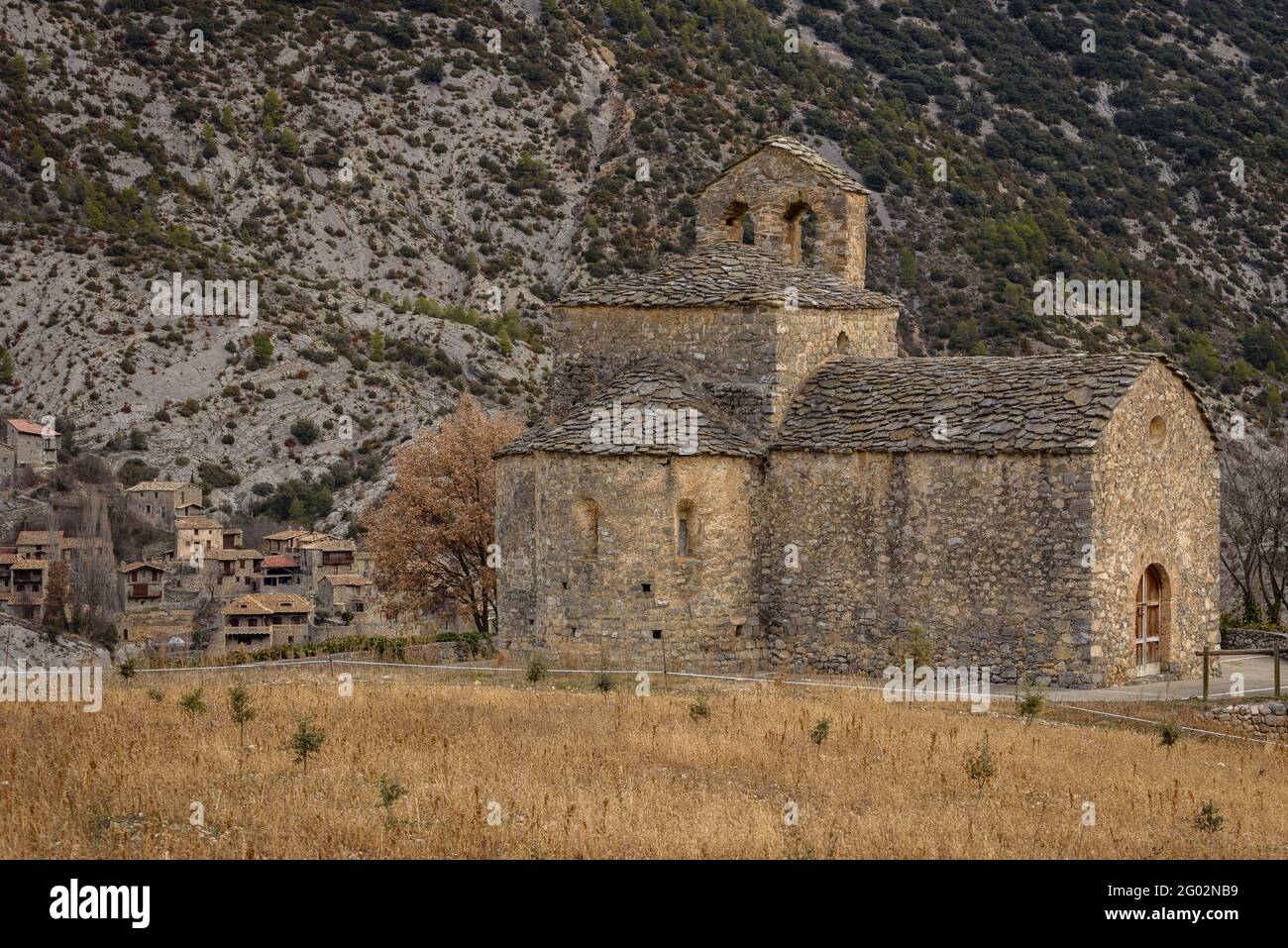Romanische Kirche von Sant Serni, in Cabó (Alt Urgell, Lleida, Katalonien, Spanien, Pyrenäen) ESP: Iglesia románica de Sant Serni, en Cabó (España) Stockfoto