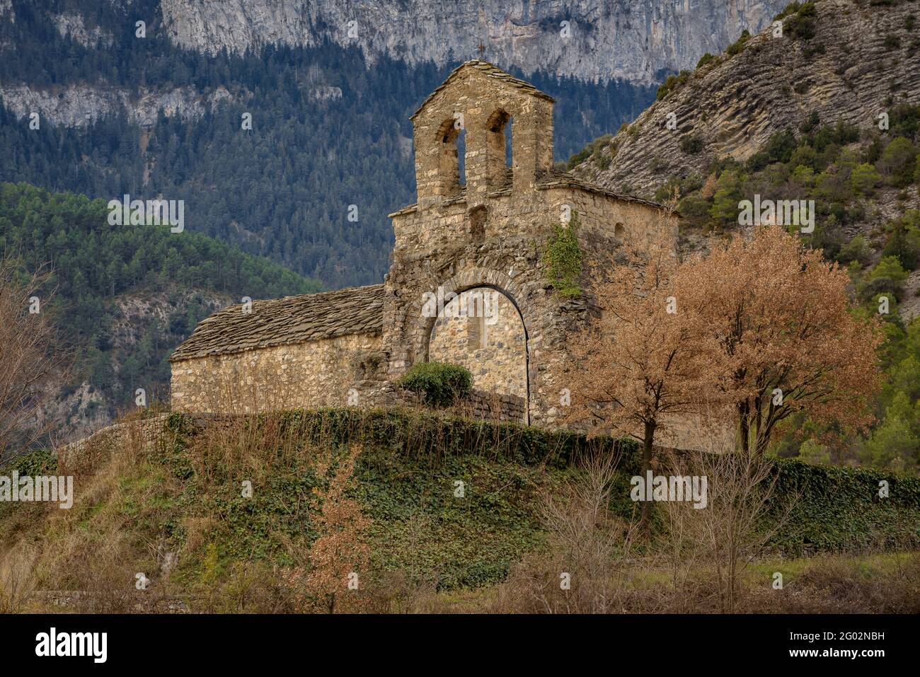 Romanische Kirche von Sant Serni, in Cabó (Alt Urgell, Lleida, Katalonien, Spanien, Pyrenäen) ESP: Iglesia románica de Sant Serni, en Cabó (España) Stockfoto