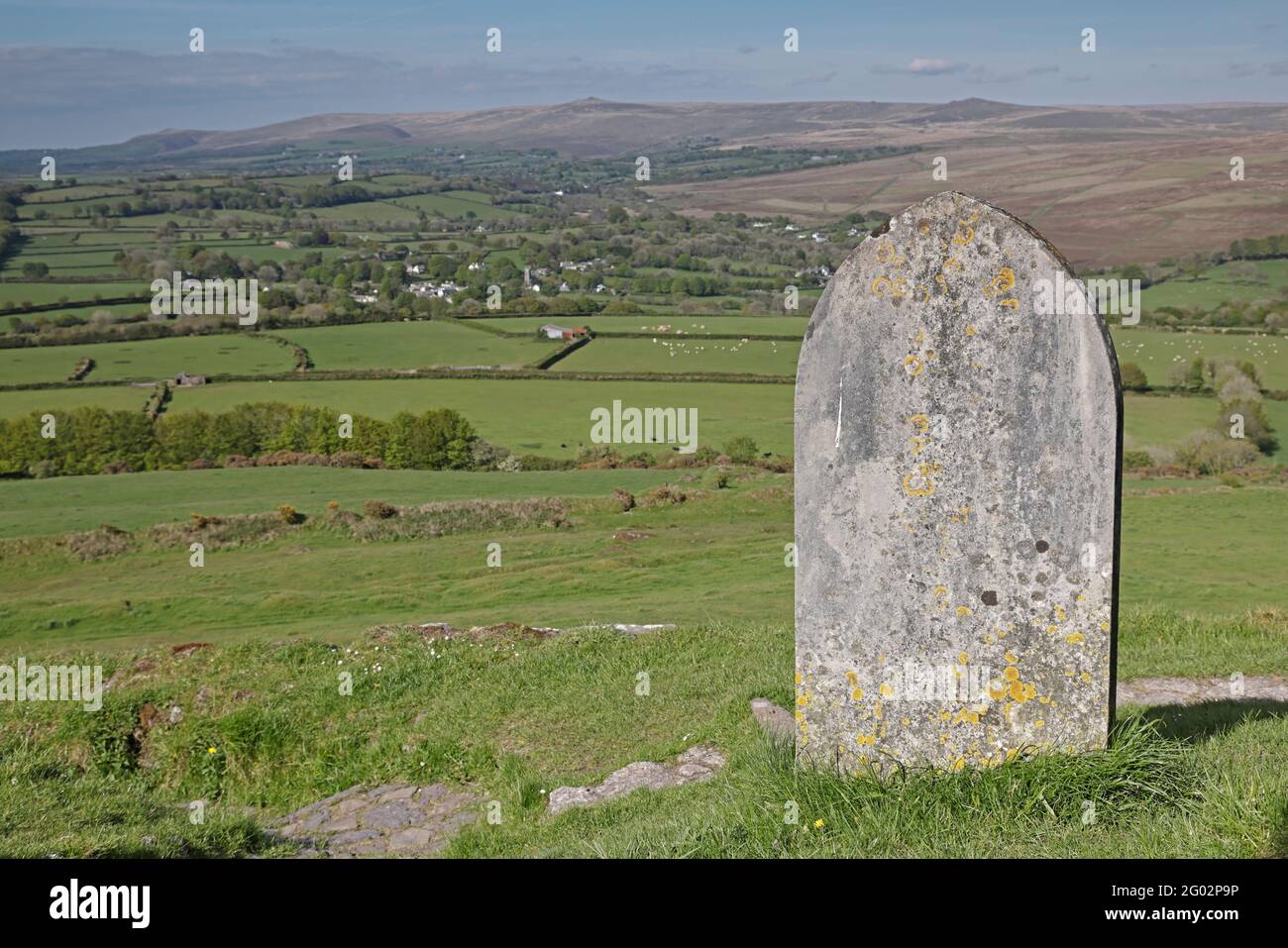 Grabsteine in der Brentor Church Dartmoor UK Stockfoto