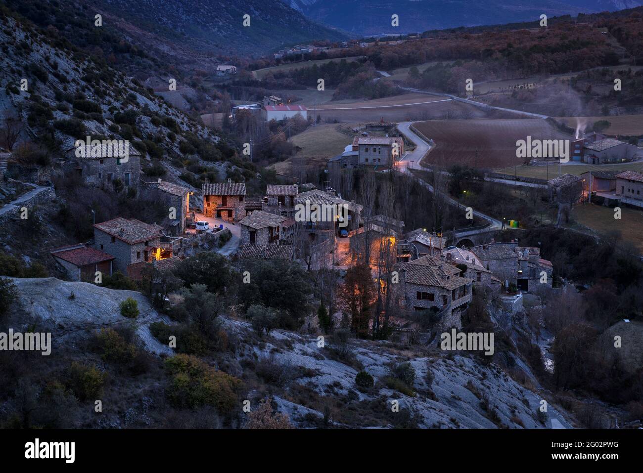 Sonnenaufgang aus dem Dorf Cabó, im Organyà-Tal (Alt Urgell, Lleida, Katalonien, Spanien, Pyrenäen) ESP: Amanecer desde el Pueblo de Cabó, en el valle Stockfoto
