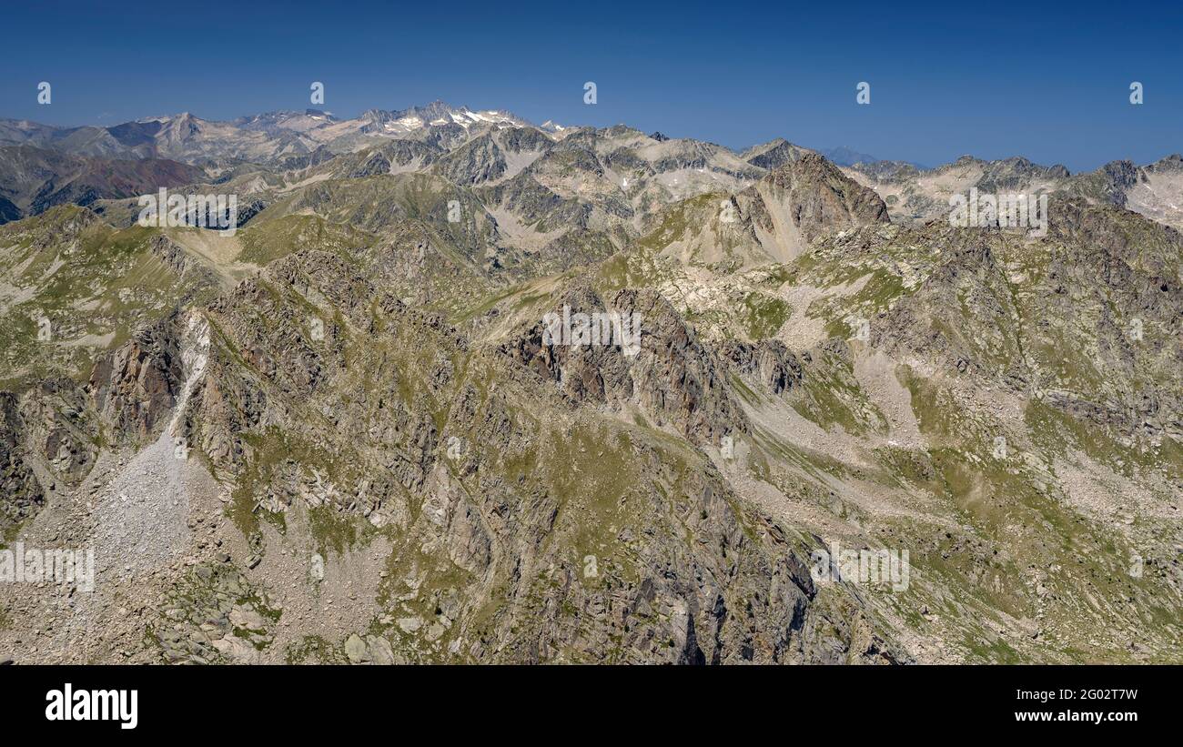 Blick vom Gipfel des Pic de Peguera (Nationalpark Aigüestortes i Estany de Sant Maurici, Katalonien, Spanien, Pyrenäen) Stockfoto