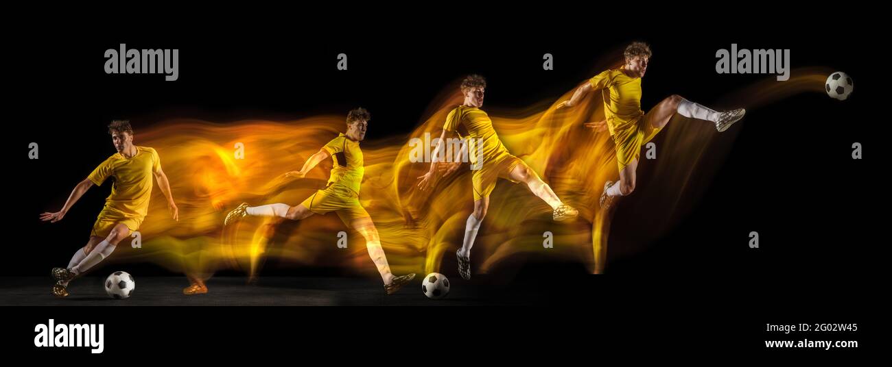 Entwicklung von Bewegungen. Junger Mann, Fußballspieler in Aktion, isoliert auf dunklem Hintergrund in Neon-Mischlicht. Flyer. Stockfoto