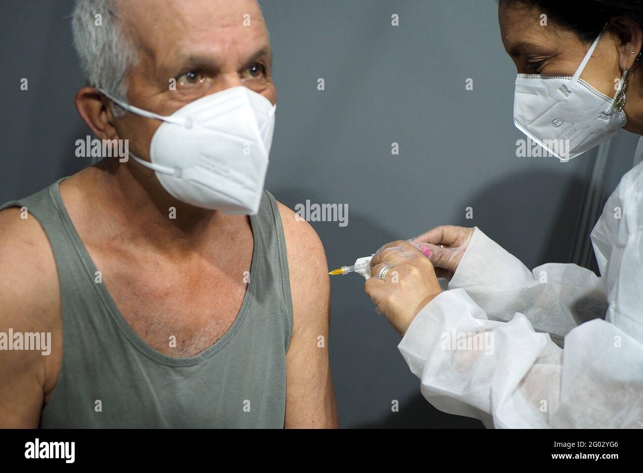 Italien, Region Toskana, Arezzo, 25. April 2021 : Covid-19-Notfall, Impfkampagne für ältere Menschen (70-79 Jahre), in den Pavillons von Arezz Stockfoto