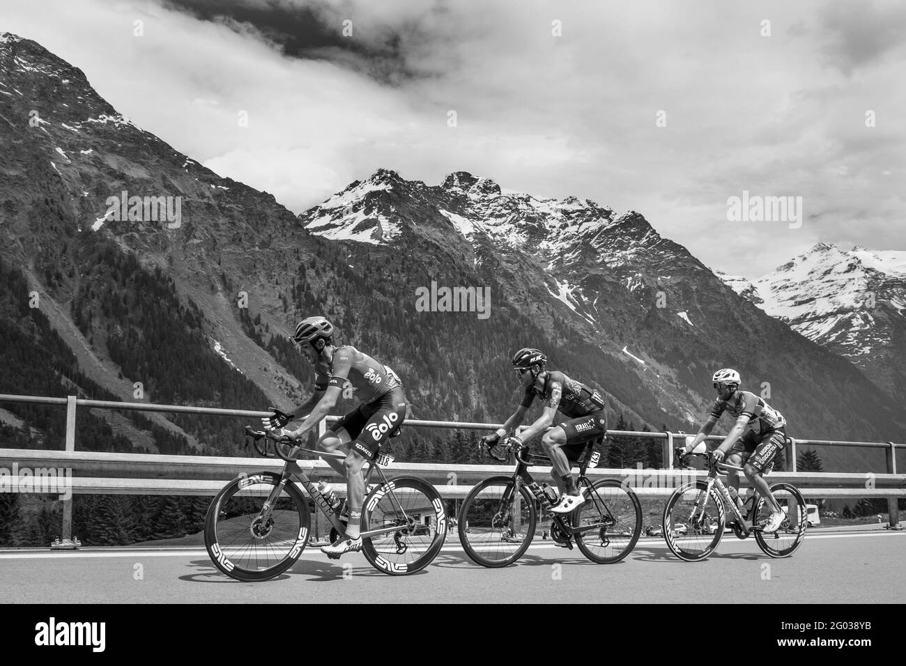 Schweiz, Giro d'Italia 2021, Etappe Verbania-Valle Spluga-Alpe Motta, Pass San Bernardino, Samuele Rivi, Matthias Brandle, Filippo Tagliani Stockfoto