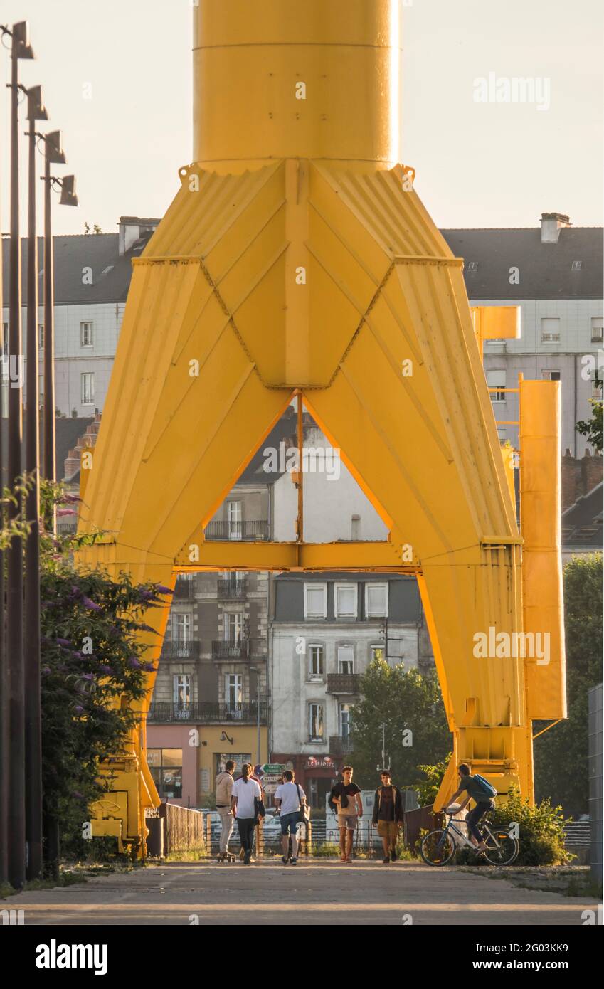 FRANKREICH - LOIRE ATLANTIQUE (44) - NANTES - ILE DE NANTES, KRAN DER TERRASSE DES VENTS. Stockfoto
