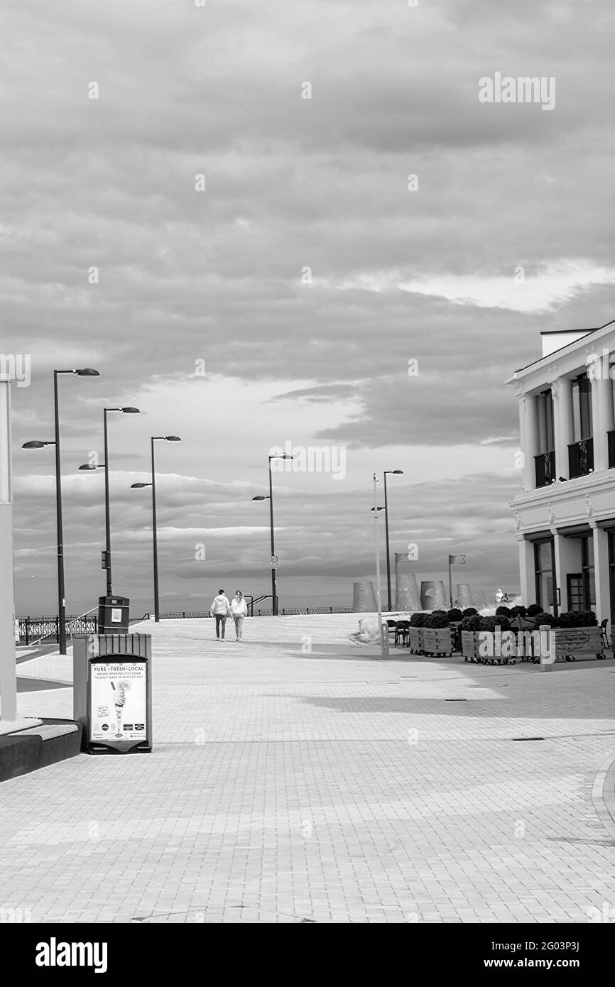 Spaziergang am Dome in Spanish City, Whitley Bay, England, Großbritannien, Großbritannien mit Infrarotlicht Stockfoto