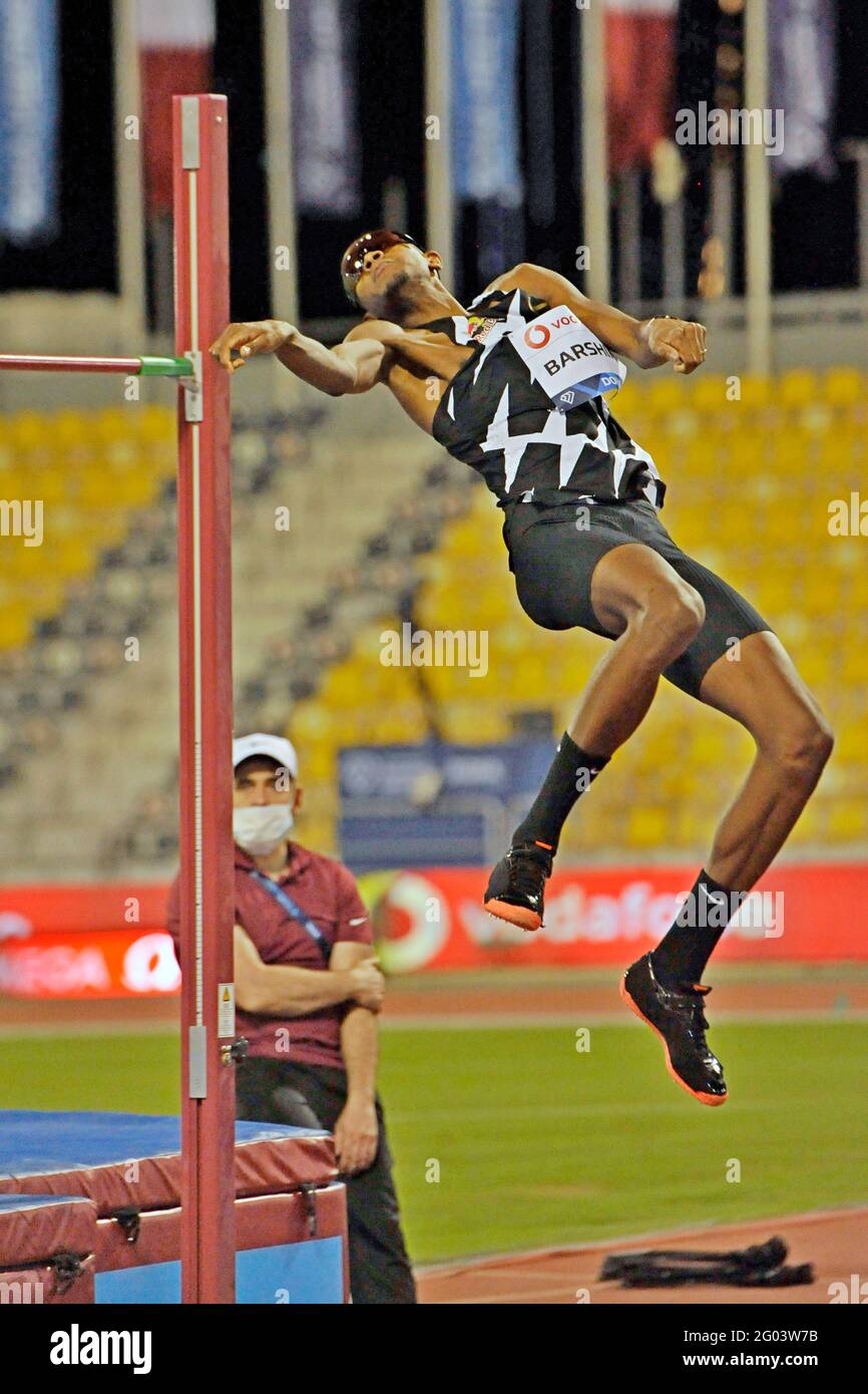 Mutaz Essa Barshim (QAT) platziert sich im Hochsprung auf Platz zwei Bei 7-6 1/2 (2,30 m) während des World Athletics Doha Diamond Ligatreffen in Suhaim bin Hamad Stockfoto