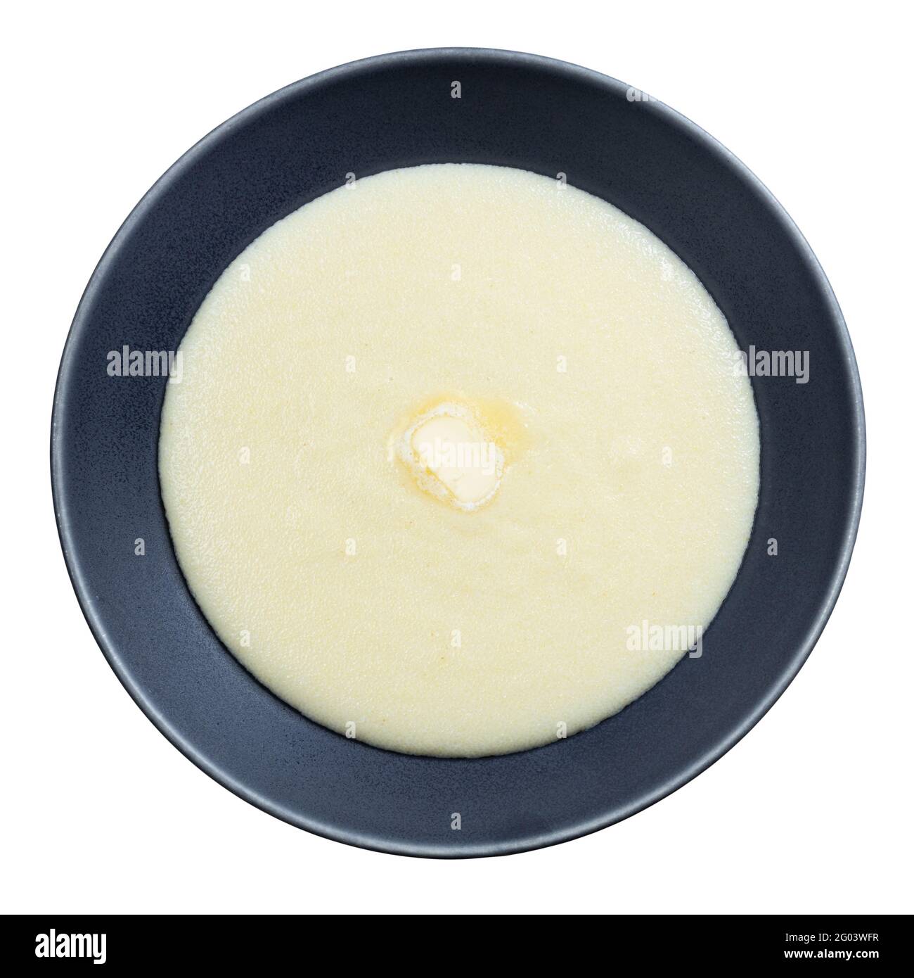 Draufsicht auf gebutterten Grieß aus Hartweizen in grau Schale isoliert auf weißem Hintergrund Stockfoto