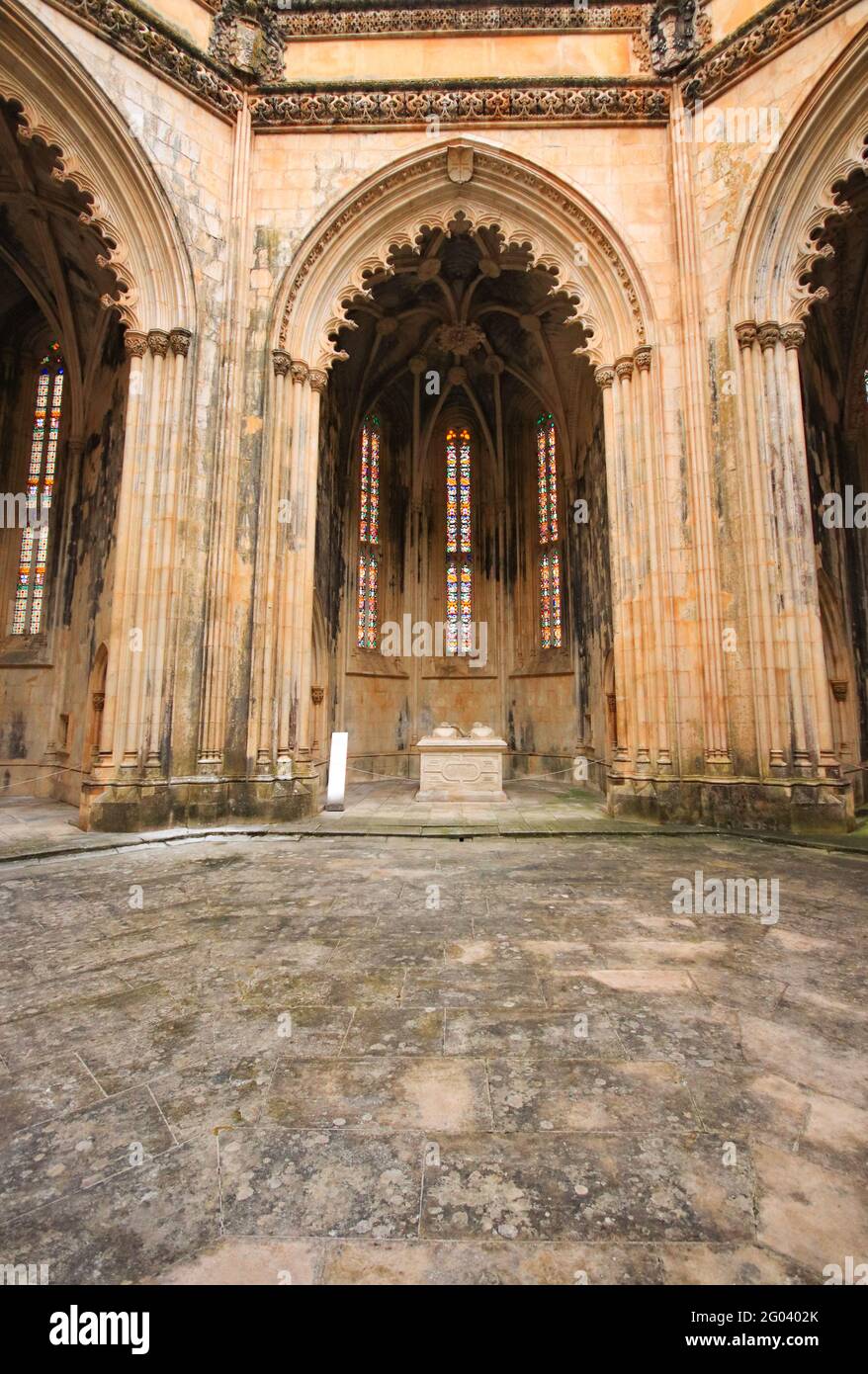 Alte mittelalterliche Kapellen. Unvollkommene Kapellen Kloster Batalha in Portugal Stockfoto