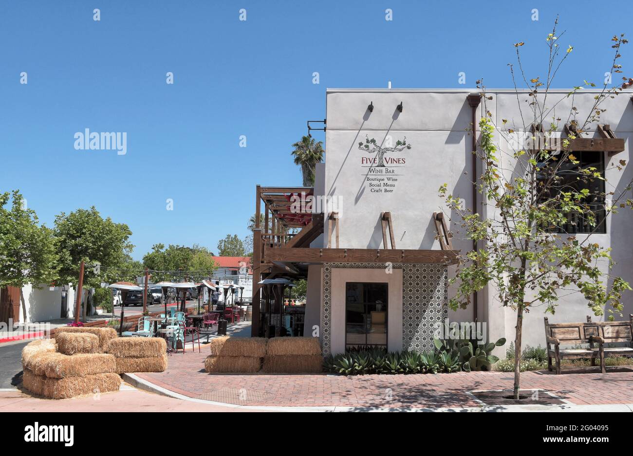 SAN JUAN CAPISTRANO, KALIFORNIEN - 27. MAI 2021: Five Vines Wine Bar in der Verdugo Street im historischen Stadtbezirk. Stockfoto