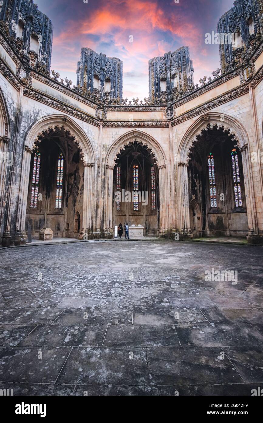 Alte mittelalterliche Kapellen. Unvollkommene Kapellen Kloster Batalha in Portugal Stockfoto