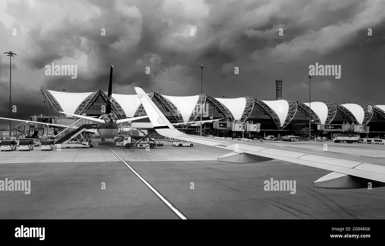 Bangkok Thailand 21. Mai 2018 Schwarz-Weiß-Bild des Flugzeugs von Nepal Airlines, das auf dem Bangkok Suvarnabhumi Airport Thailand landet. Stockfoto
