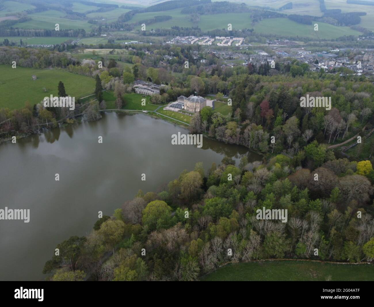 SELKIRK, SCHOTTLAND. 11. Mai 2021. Luftaufnahme des Haining House and Estate in Selkirk, Scottish Borders. Stockfoto