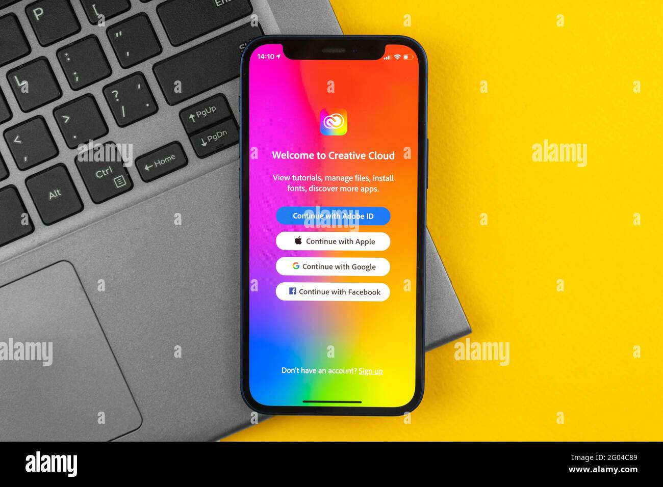Charkow, Ukraine - 28. Mai 2021: Titelbild der mobilen Adobe Creative Cloud-App auf dem Apple iPhone Stockfoto