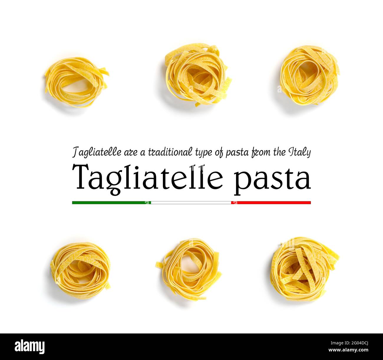 Italienische Pasta Tagliatelle. Rohe Pasta fettuccine Pop Art Hintergrund, flach legen. Italienische rohe Nistpasta isoliert auf Weiß Stockfoto