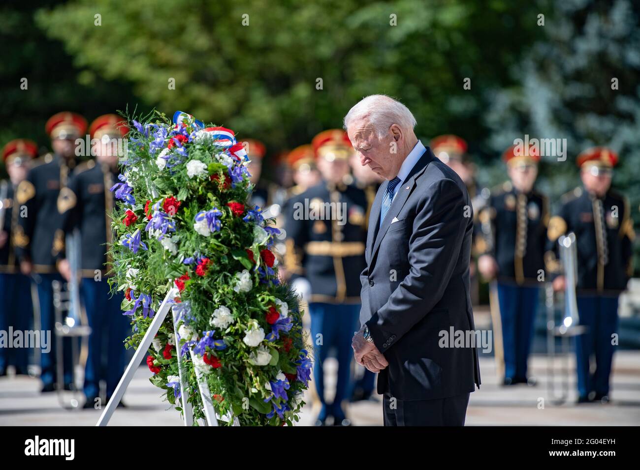 Arlington, Vereinigte Staaten Von Amerika. Mai 2021. US-Präsident Joe Biden während der Presidential Armed Forces Full Honors Wrath-Laying Ceremony am Grab des unbekannten Soldaten Arlington National Cemetery 31. Mai 2021 Arlington, Virginia. Quelle: Planetpix/Alamy Live News Stockfoto