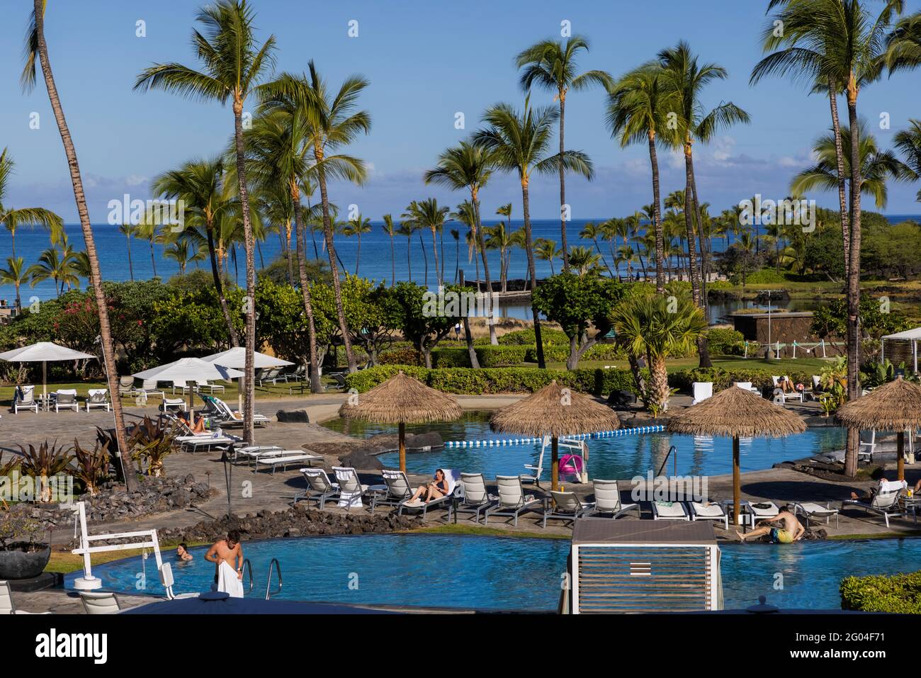 Waikoloa, USA. Mai 2021. Touristen beginnen ihre Reise auf die große Insel Hawaii in einer Welt nach der Pandemie. Hawaii erlaubt jetzt Reisenden zur Inselkette, solange sie vollständig geimpft sind und innerhalb von 72 Stunden nach ihrer Reise einen Covid-19-Test bestanden haben. Waikoloa Beach Marriott Resort. 5/23/2021 Waikoloa Beach, Hawaii, USA (Foto von Ted Soqui/SIPA USA) Quelle: SIPA USA/Alamy Live News Stockfoto