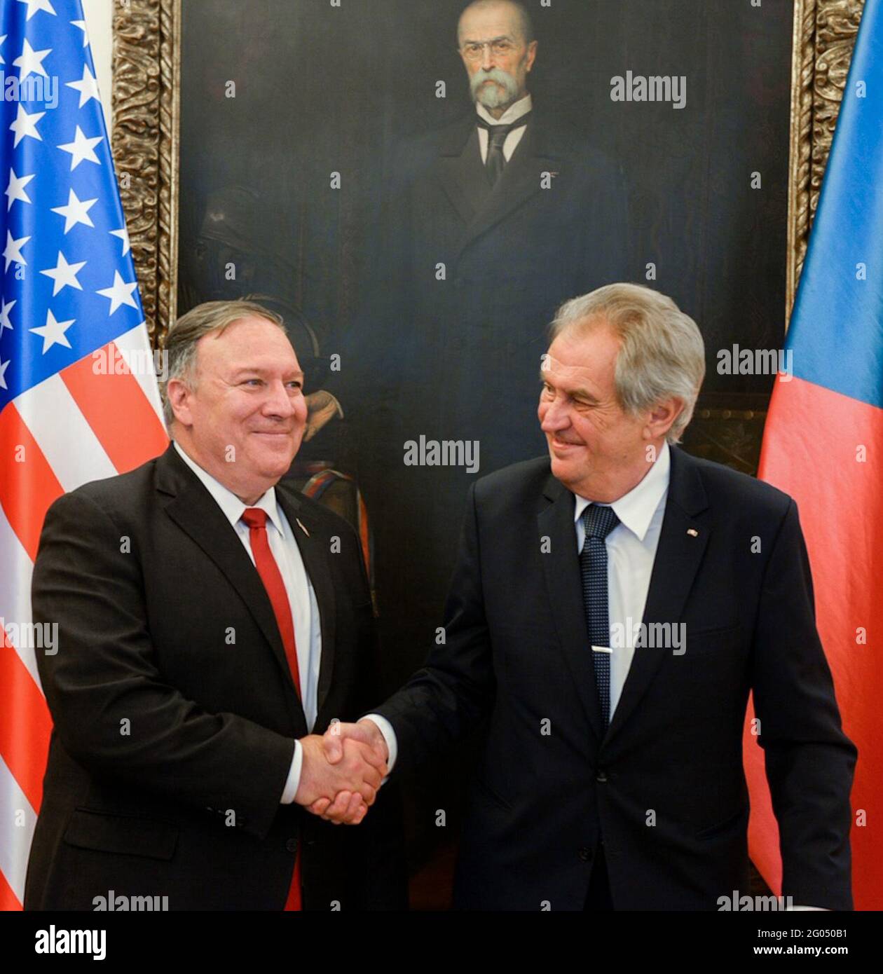 Staatssekretär Michael R. Pompeo trifft sich am 12. August 2020 auf der Präsidentenburg in Prag mit dem tschechischen Präsidenten Milos Zeman​ Stockfoto