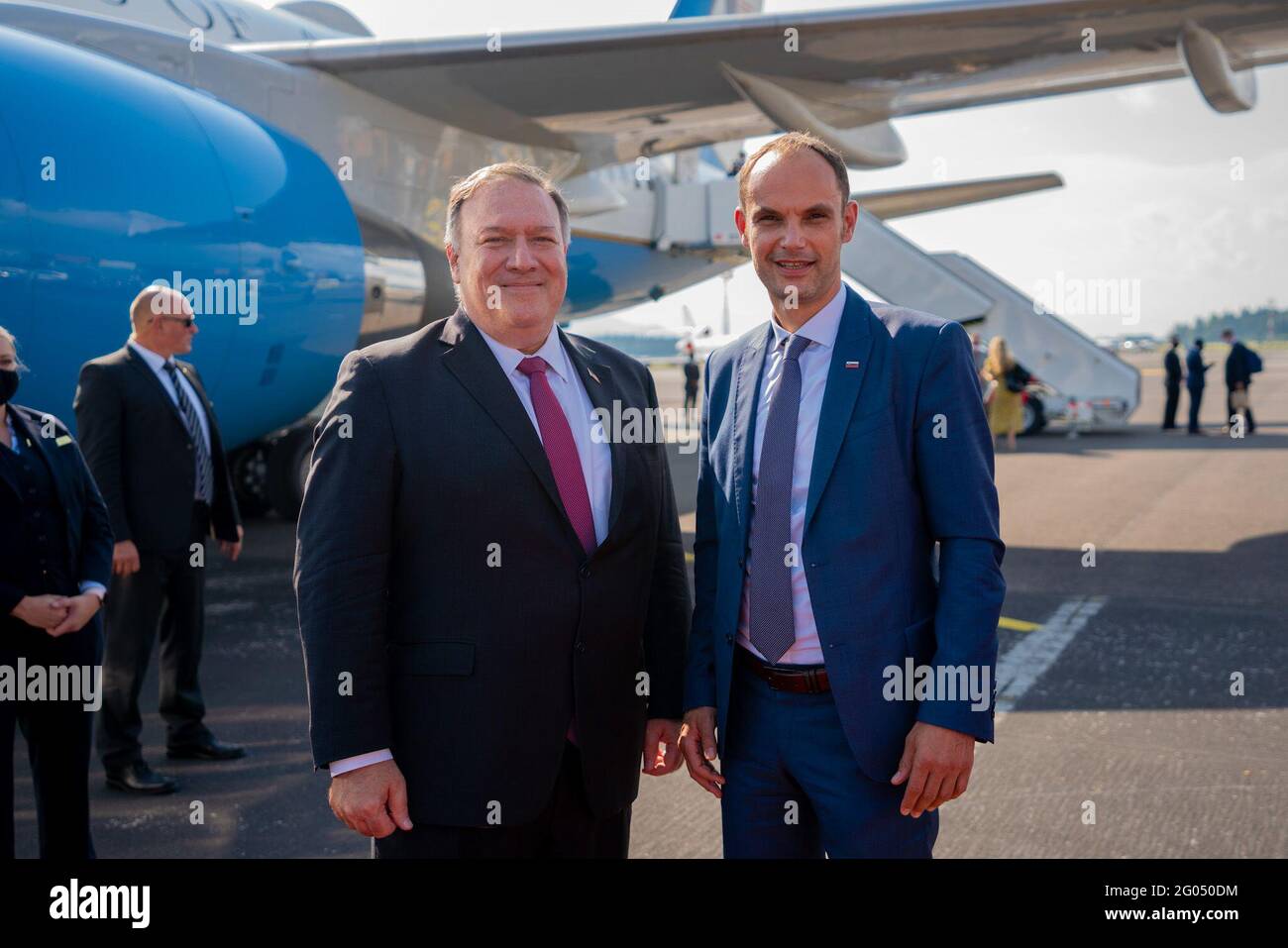 Staatssekretär Michael R. Pompeo und Frau Susan Pompeo verabschiedeten den slowenischen Außenminister Anže Logar, bevor sie am 13. August 2020 Ljubljana, Slowenien, verlassen Stockfoto