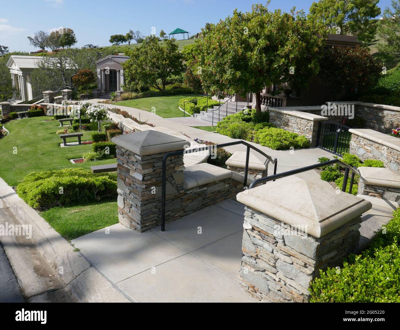 Corona del Mar, Kalifornien, USA 29. Mai 2021 EINE allgemeine Ansicht der Atmosphäre des Pacific View Memorial Park am 3500 Pacific View Drive, wo Kobe & Gigi Bryant, John Wayne, William Cagney, Kevin DuBrow, Bobby Hatfield und Jeff Hanneman in Corona del Mar, Kalifornien, USA, begraben sind. Foto von Barry King/Alamy Stockfoto Stockfoto