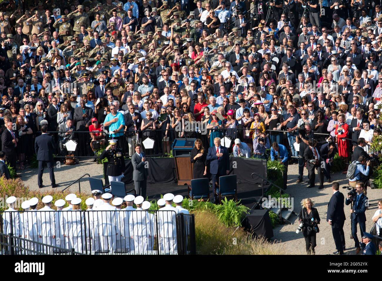 Berichtet: Präsident Donald J. Trump, First Lady Melania Trump, Verteidigungsminister Dr. Mark T. Esper und Vorsitzender des Joint Chiefs of Staff Marine Corps General Joe Dunford ehren sich während der Beobachtung am 11. September 11 im Pentagon, Washington, D.C., am 2019. September. Stockfoto