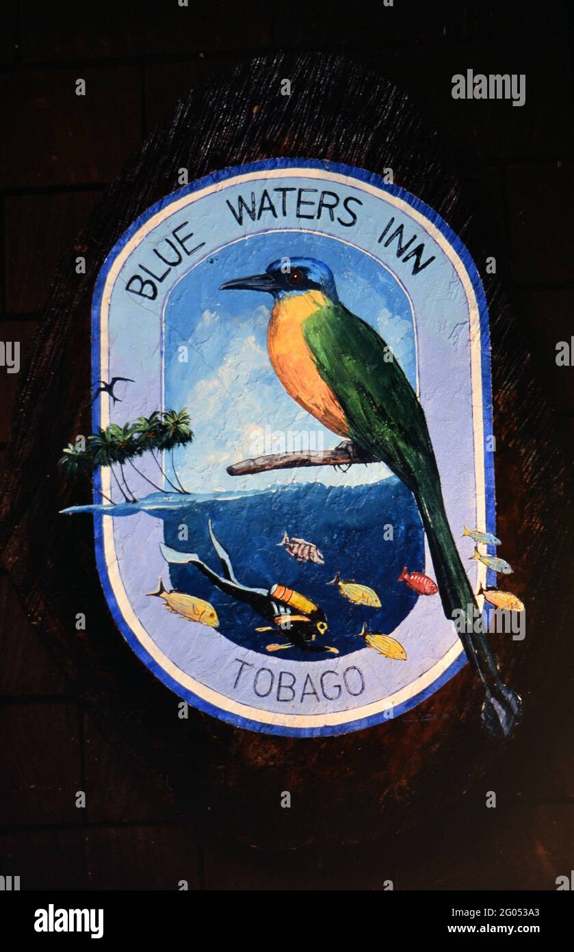 1990er Trinidad und Tobago - Blue Waters Hotel Logo auf Schild, geschnitzt in Holz und 1995 Stockfoto
