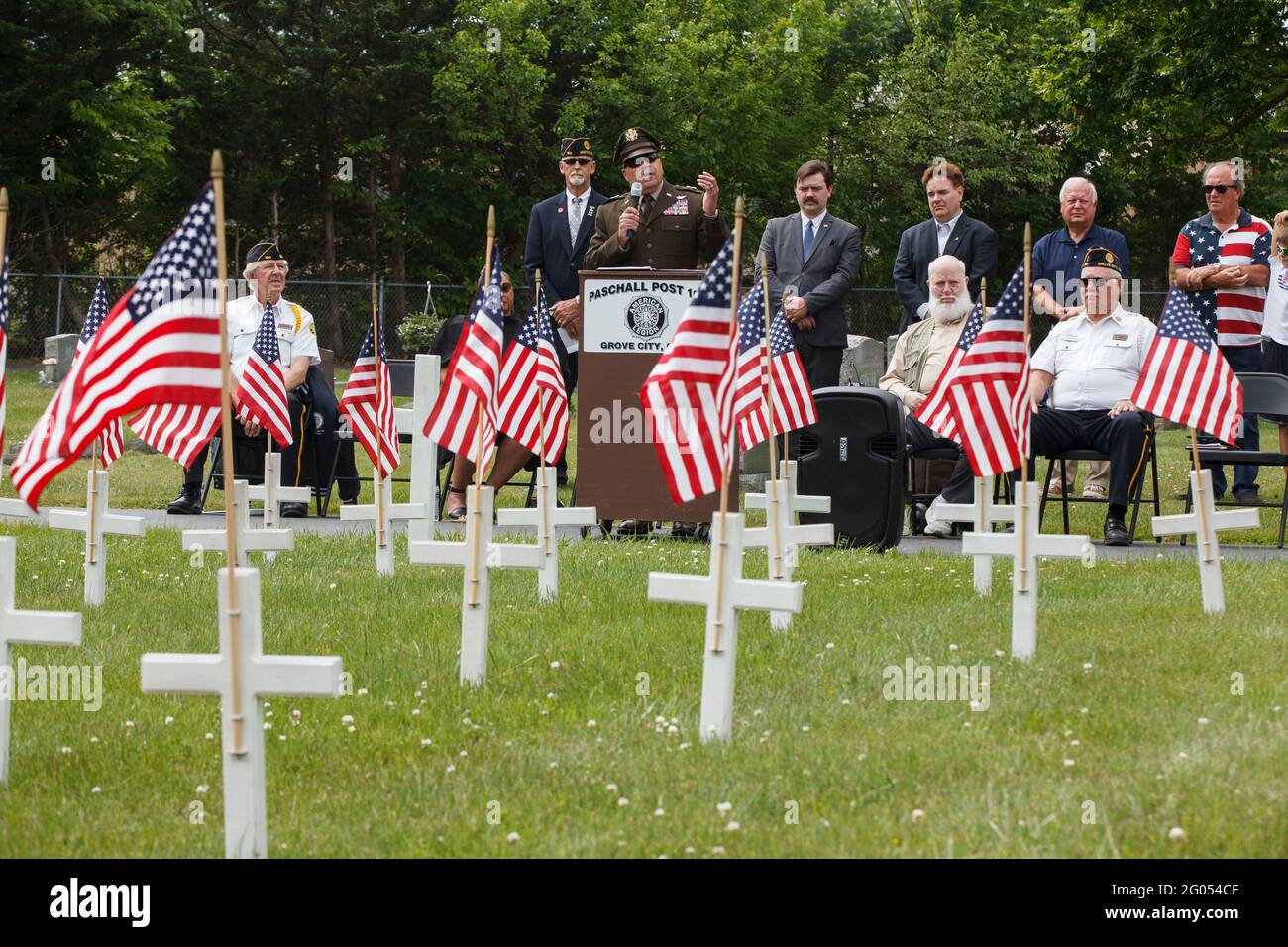 Grove, Usa. Mai 2021. Im Fokus: Der 83. Adjutant General von Ohio, Generalmajor John C. Harris, Jr., spricht während des Gedenkgottesdienstes. Die American Legion Paschall Post 164 und Veterans of Foreign war 8198 veranstaltet den Memorial Day-Gottesdienst auf dem Grove City Cemetery. Kredit: SOPA Images Limited/Alamy Live Nachrichten Stockfoto