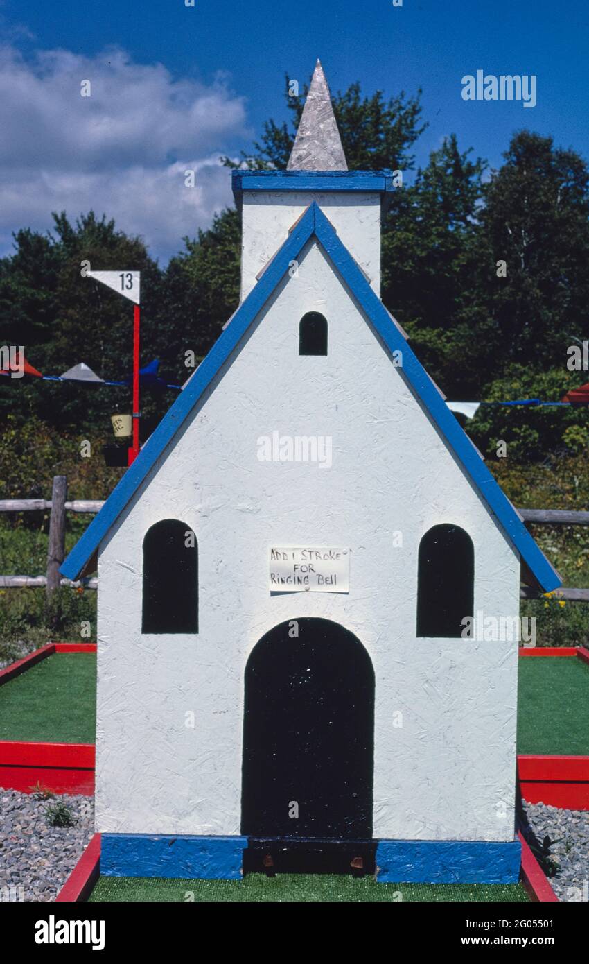 1980er Jahre Amerika - Hole in einem Minigolf, Route 1, Waldoboro, Maine 1984 Stockfoto