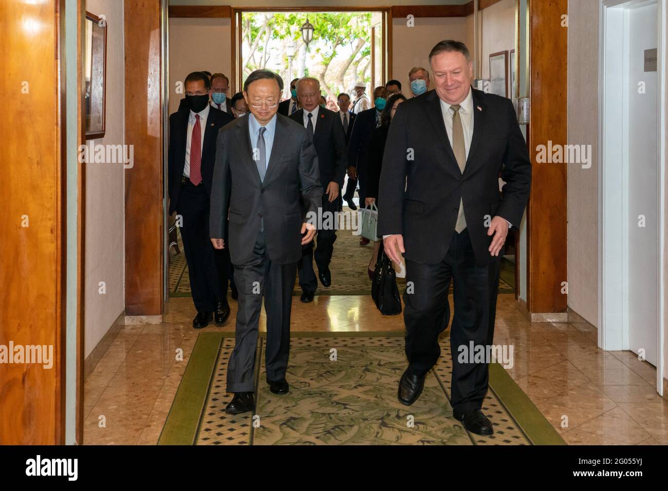 Der US-Außenminister Michael R. Pompeo veranstaltet am 16. Juni 2020 in Honolulu, HI, ein Arbeitsessen mit einer chinesischen Delegation unter der Leitung des chinesischen Politbüros Yang Jiechi. Stockfoto