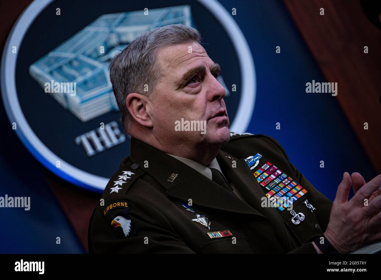 General mark milley im pentagon -Fotos und -Bildmaterial in hoher ...