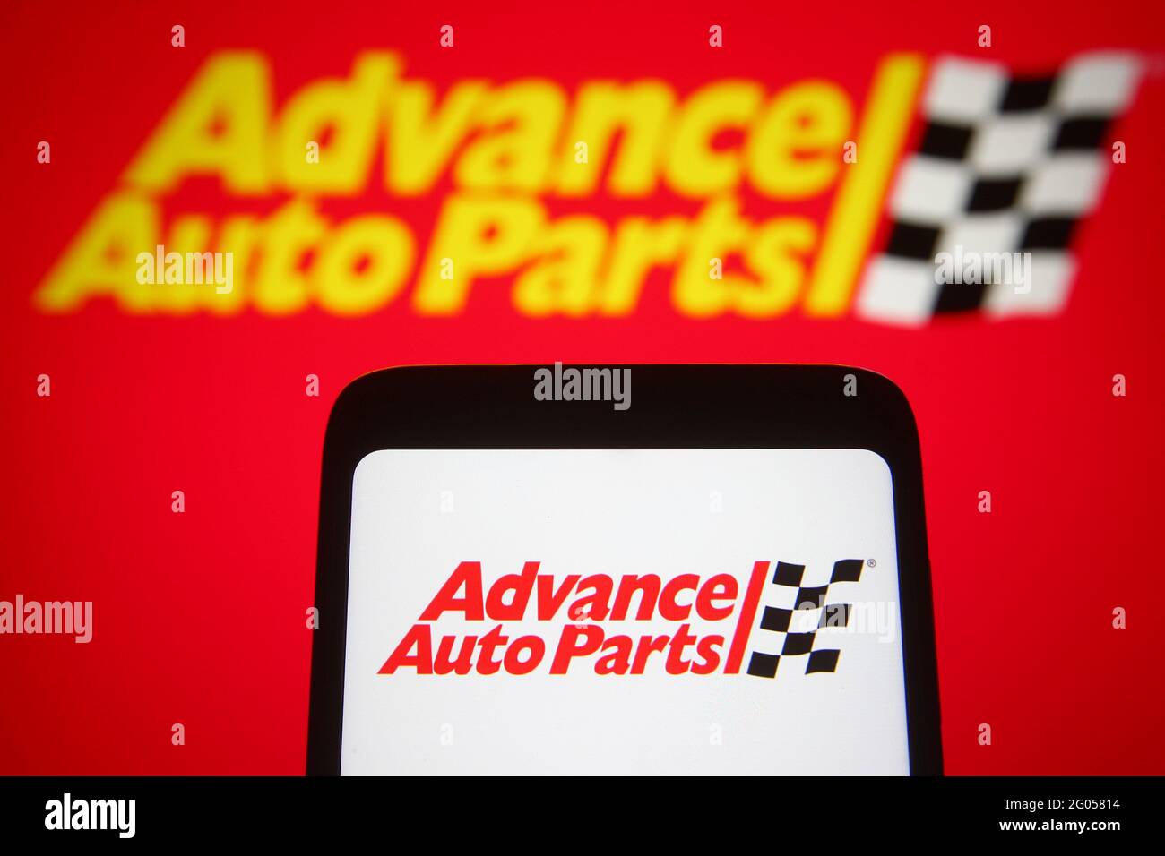 Ukraine. Mai 2021. In dieser Abbildung ist das Advance Auto Parts-Logo auf einem Smartphone und einem pc-Bildschirm zu sehen. Kredit: SOPA Images Limited/Alamy Live Nachrichten Stockfoto