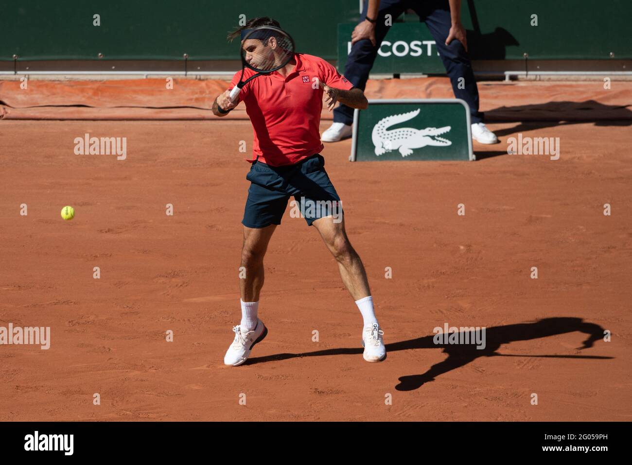 Roger Federer aus der Schweiz während des French Open Tennis Tournaments  2021 in Roland Garros am 31. Mai 2021 in Paris, Frankreich. Foto von  Laurent Zabulon/ABACAPRESS.COM Stockfotografie - Alamy