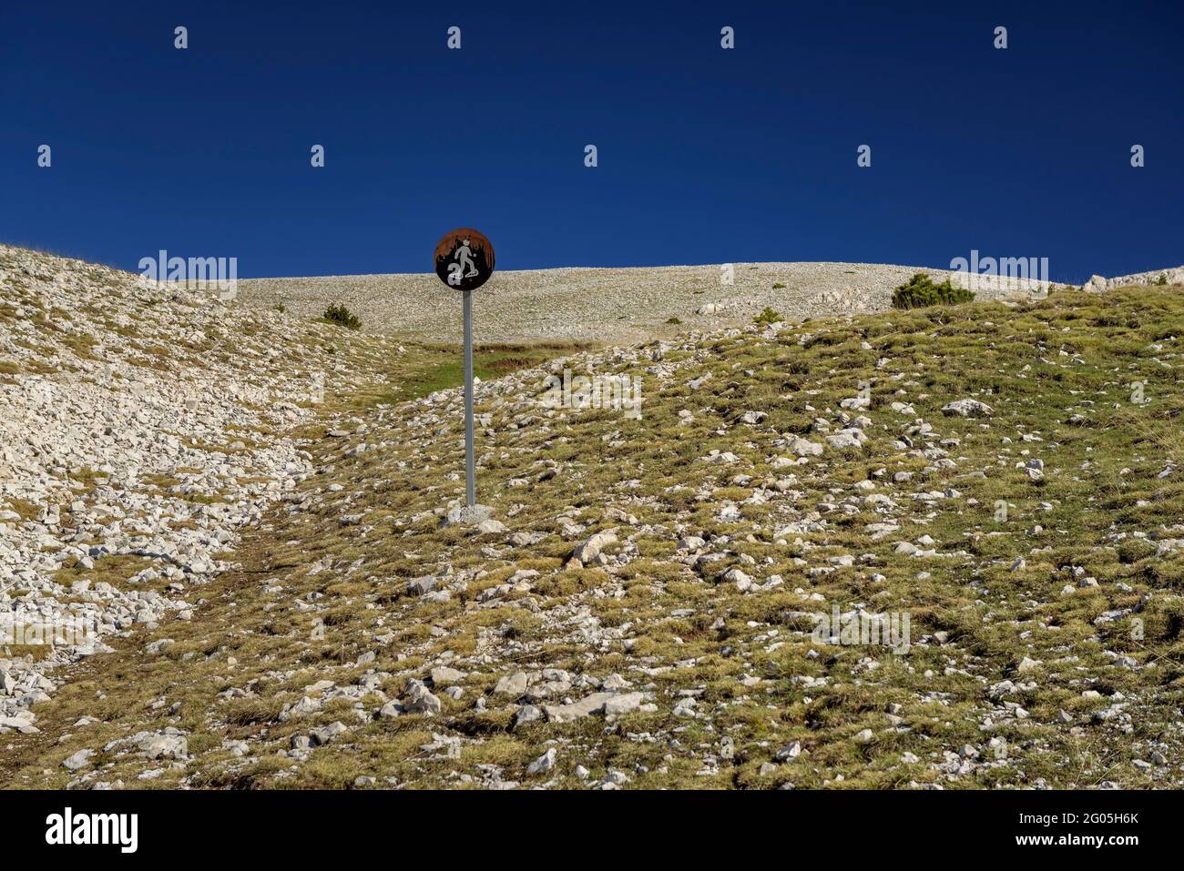 Aufstieg zum Gipfel des Pedró dels Quatre Batlles in der Port del Comte Range (Solsonès, Katalonien, Spanien) Stockfoto