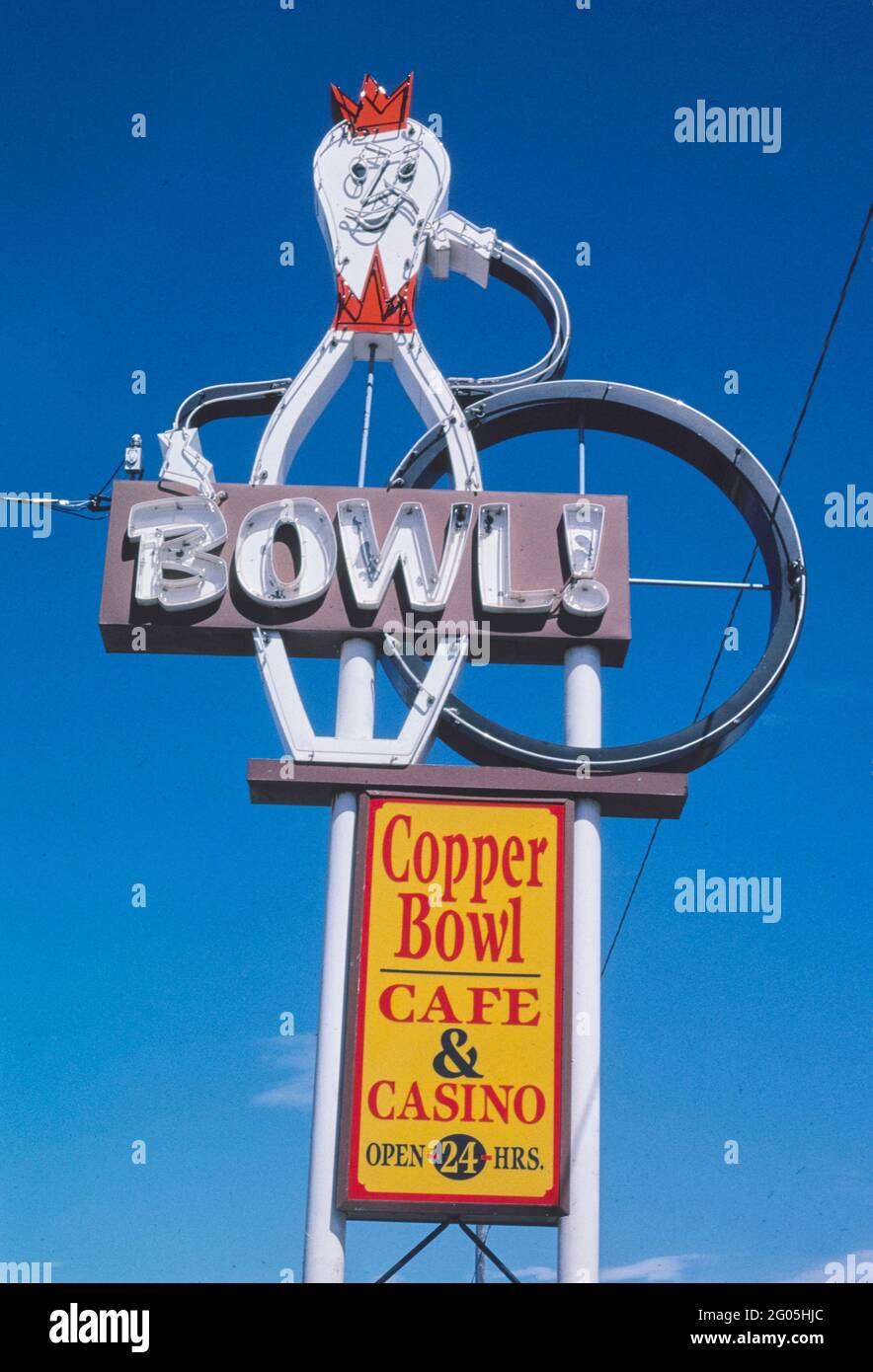 2000s Vereinigte Staaten - Copper Bowl Schild, Park Avenue, Anaconda, Montana 2004 Stockfoto