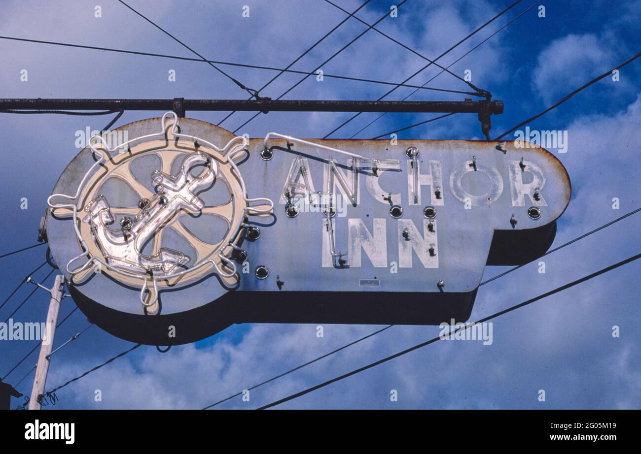 1980er Jahre Amerika - Anchor Inn Schild, Utica, New York 1987 Stockfoto