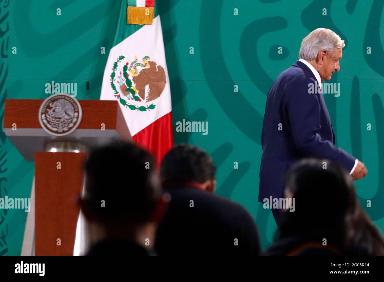 Nicht exklusiv: MEXIKO-STADT, MEXIKO - 31. MAI: Mexikos Präsident Lopez Obrador gestikulierte während seiner Rede auf der Daily Briefing Conference bei National Stockfoto
