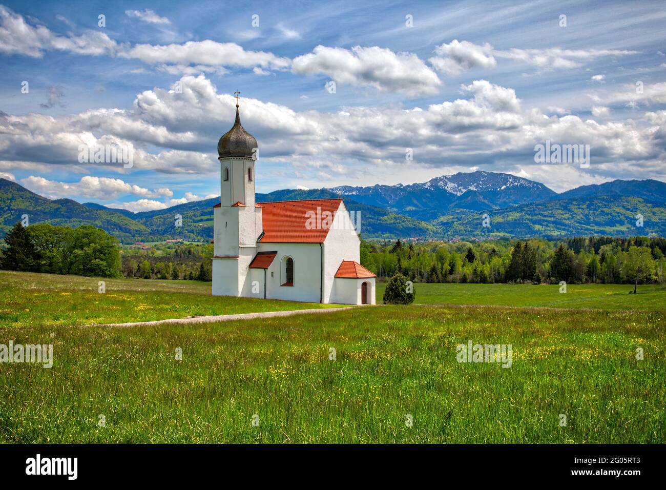 DE   BAYERN: Kirche Johannes des Täufers in Johannisrain, Penzberg (HDR-Bild) Stockfoto