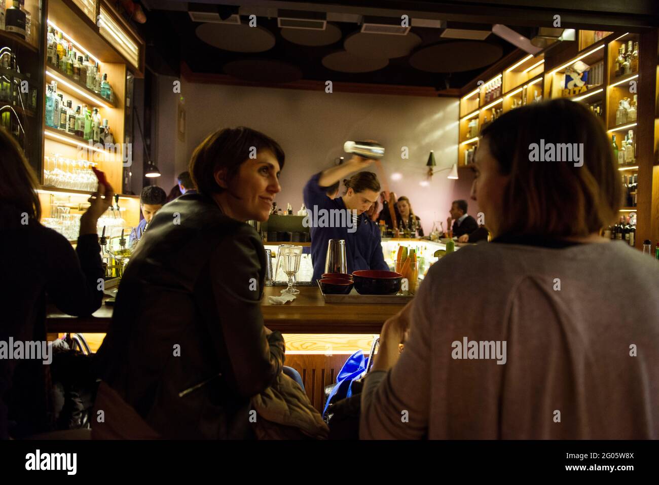In der Rita Bar während des Aperitifs. Mailand, Lombardei, Italien, Europa Stockfoto