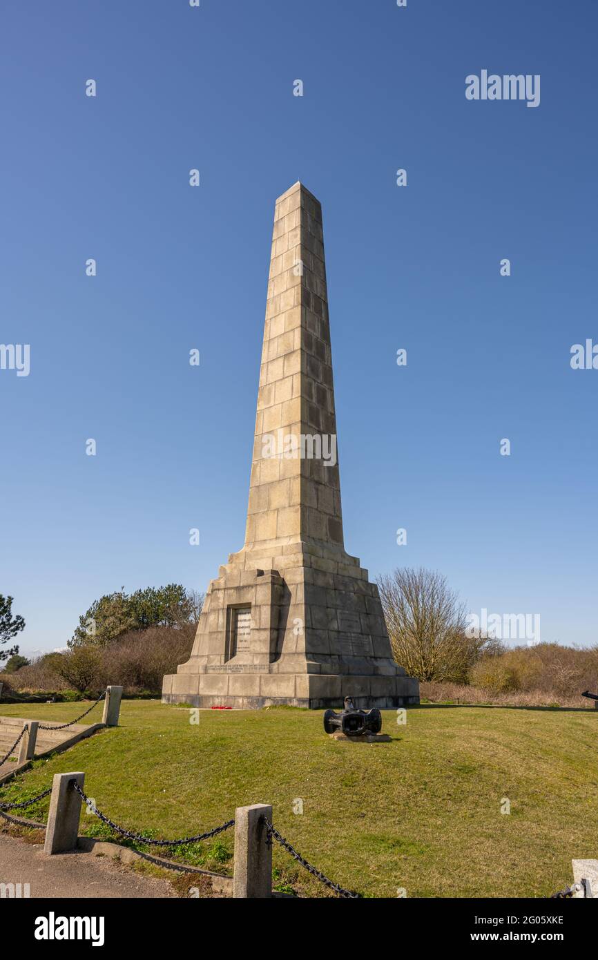 Das Dover Patrol Monument in St. Margaret’s Bay Kent. Das Hotel liegt auf den Klippen mit Blick auf den Ärmelkanal Stockfoto